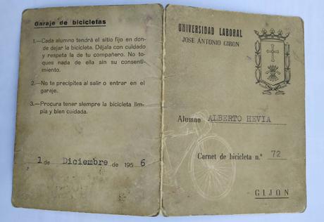 Movilidad en bicicleta a la Universidad Laboral de Gijón, 1957