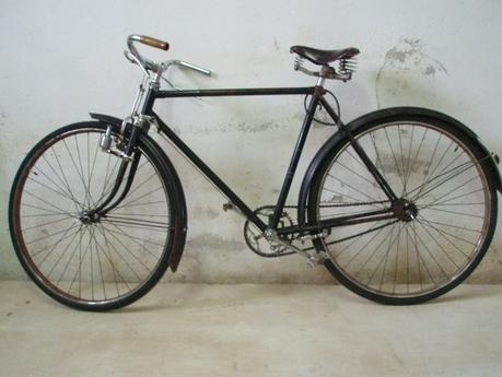 Movilidad en bicicleta a la Universidad Laboral de Gijón, 1957