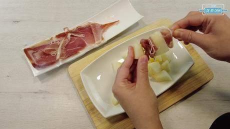 5 CANAPÉS de MELÓN con JAMÓN 🍈🐷 Presentaciones Diferentes y Originales | Recetas de Navidad 9/24 Canapes de Melon con Jamon 10
