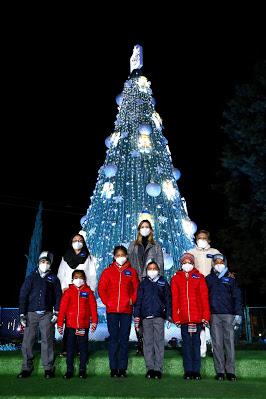 ENCIENDE FERNANDA CASTILLO ÁRBOL DE NAVIDAD EN RECONOCIMIENTO AL PERSONAL DE SALUD