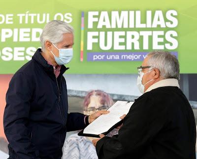 SON MÁS DE 33 MIL FAMILIAS MEXIQUENSES BENEFICIADAS CON LA ENTREGA DE TÍTULOS DE PROPIEDAD Y POSESIÓN: ALFREDO DEL MAZO SON MÁS DE 33 MIL FAMILIAS MEXIQUENSES BENEFICIADAS CON LA ENTREGA DE TÍTULOS DE PROPIEDAD Y POSESIÓN: ALFREDO DEL MAZO