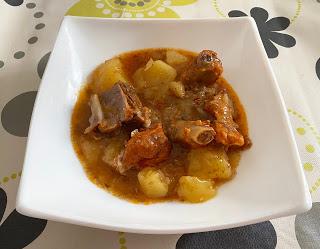 Patatas con costillas en Crock Pot