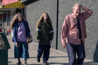 Cómo sobrevivir en un mundo material, Timadores nada familiares Cómo sobrevivir en un mundo material, Timadores nada familiares