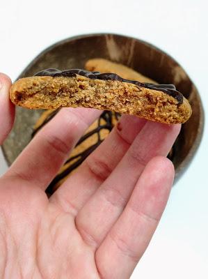 Galletas integrales de crema de cacahuete y chocolate - Sin lácteos ni huevo Galletas integrales de crema de cacahuete y chocolate - Sin lácteos ni huevo