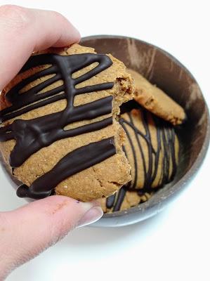 Galletas integrales de crema de cacahuete y chocolate - Sin lácteos ni huevo Galletas integrales de crema de cacahuete y chocolate - Sin lácteos ni huevo