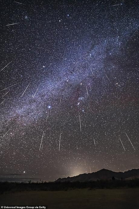 Más de 100 estrellas fugaces de varios colores atravesarán el cielo nocturno este fin de semana durante el pico de la lluvia de meteoros Gemínidas 2020