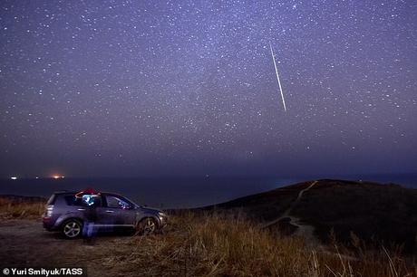 Más de 100 estrellas fugaces de varios colores atravesarán el cielo nocturno este fin de semana durante el pico de la lluvia de meteoros Gemínidas 2020