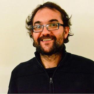 El emotivo adiós de un trabajador de Canal Sur tras ser despedido.