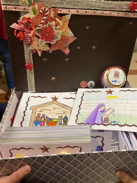 Niños de Bembibre entregan 300 postales para que Cruz Roja y Caritas feliciten a los usuarios de sus servicios 9