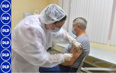 RUSOS SIGUEN INMUNIZÁNDOSE CONTRA EL COVID-19…