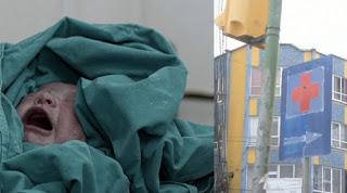 Enfermera deja caer a un recién nacido por atender su celular (MIRA EL VÍDEO)