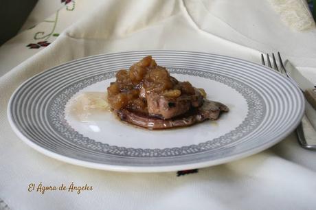 SOLOMILLO DE TERNERA CON FOIE Y SALSA DE MANZANA SOLOMILLO DE TERNERA CON FOIE Y SALSA DE MANZANA