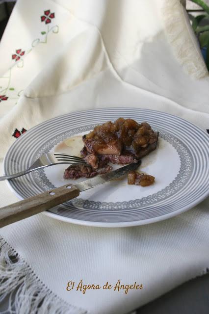 SOLOMILLO DE TERNERA CON FOIE Y SALSA DE MANZANA SOLOMILLO DE TERNERA CON FOIE Y SALSA DE MANZANA