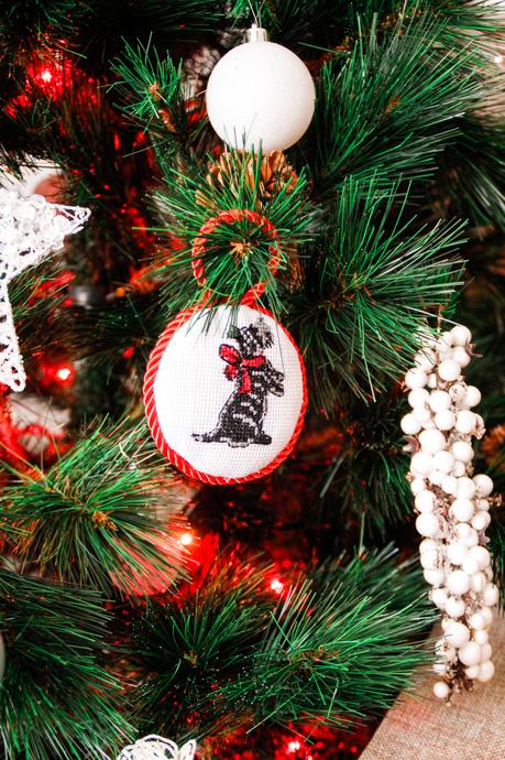 DIY: adornos de punto de cruz para el árbol de Navidad