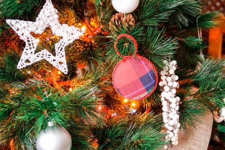 DIY: adornos de punto de cruz para el árbol de Navidad