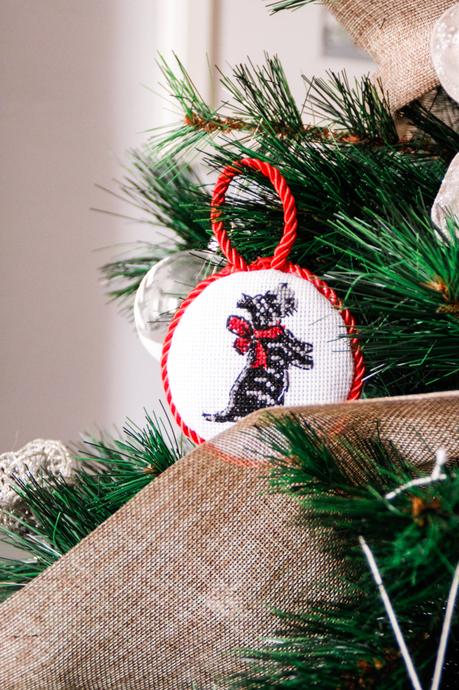 DIY: adornos de punto de cruz para el árbol de Navidad