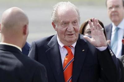 El rey emérito confiesa que ha defraudado a Hacienda y que le han pillado.