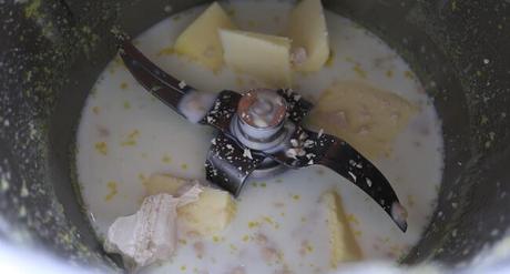 Echamos la leche y la mantequilla y lo mezclamos todo bien
