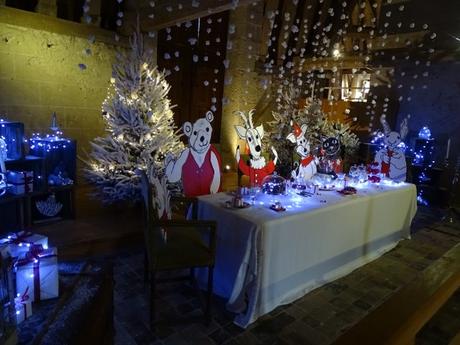 Castillos del Loria en Navidad: Azay-Le-Rideau un palacio flotando en el agua.