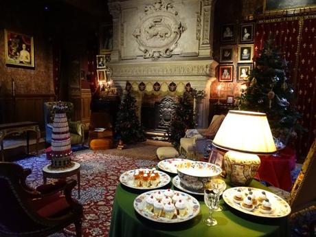 Castillos del Loria en Navidad: Azay-Le-Rideau un palacio flotando en el agua.