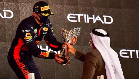 Verstappen ganó en Abu Dhabi, el último GP de la temporada