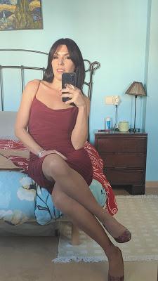 ¿Negro o burdeos? Ayúdame a elegir entre dos looks de fiesta 09