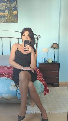 ¿Negro o burdeos? Ayúdame a elegir entre dos looks de fiesta 17