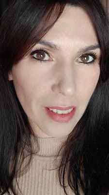 ¿Negro o burdeos? Ayúdame a elegir entre dos looks de fiesta 07