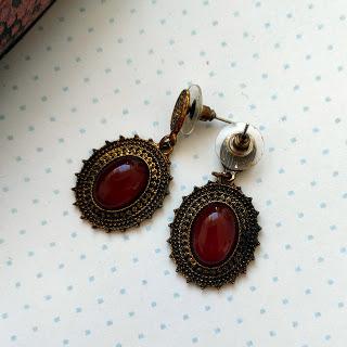 ¿Negro o burdeos? Ayúdame a elegir entre dos looks de fiesta 04