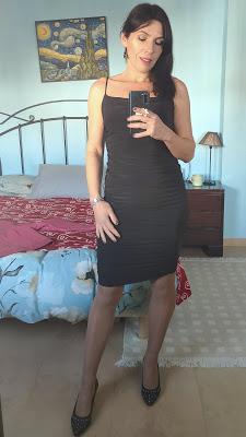 ¿Negro o burdeos? Ayúdame a elegir entre dos looks de fiesta 16