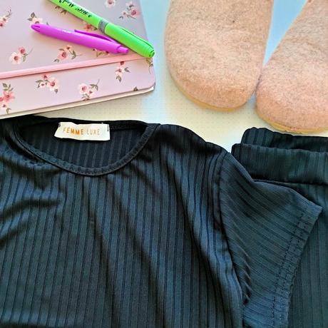 ¿Negro o burdeos? Ayúdame a elegir entre dos looks de fiesta 19