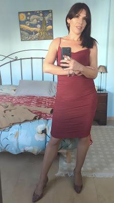 ¿Negro o burdeos? Ayúdame a elegir entre dos looks de fiesta 08