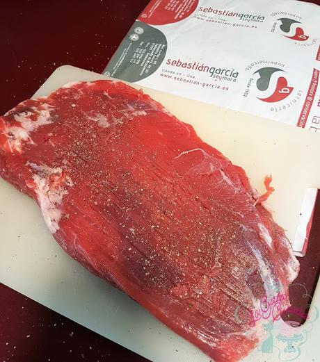 PLUMA  DE TERNERA RELLENA DE MANZANA Y PASAS