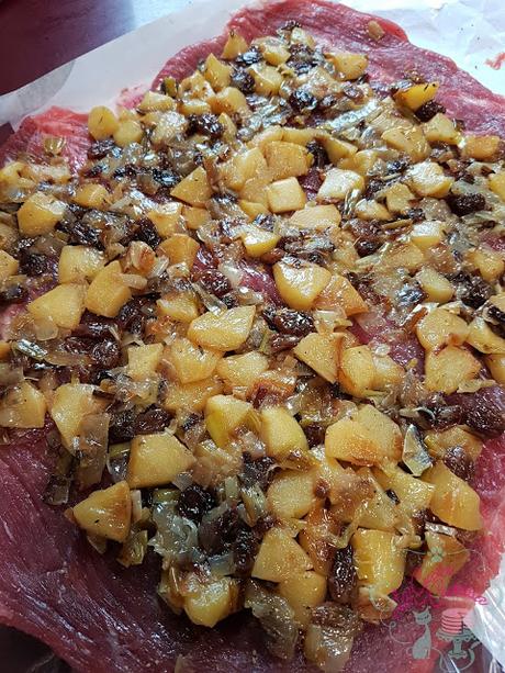 PLUMA  DE TERNERA RELLENA DE MANZANA Y PASAS