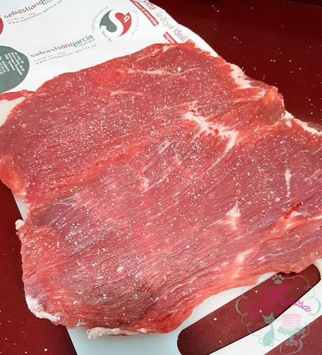 PLUMA  DE TERNERA RELLENA DE MANZANA Y PASAS