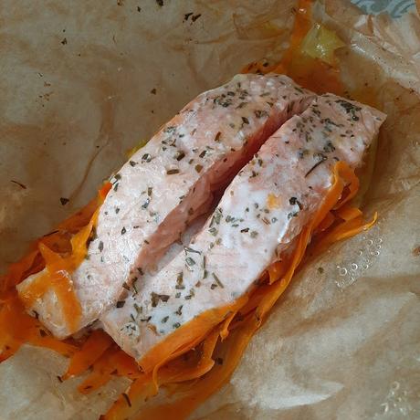 SALMON Y VERDURAS EN PAPILLOTE