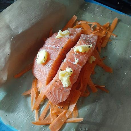 SALMON Y VERDURAS EN PAPILLOTE