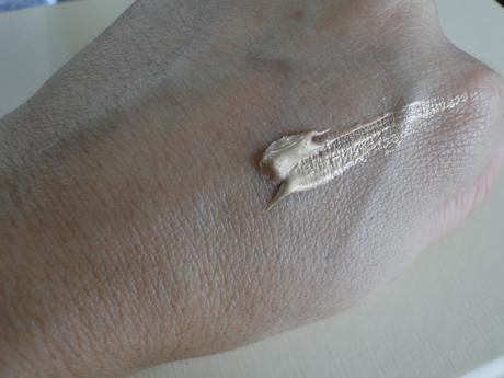 Máscara de pestañas Secret e Iluminador de rostro y cuerpo de Natura Argentina, a prueba.