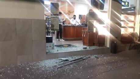 Furioso sujeto destroza Bísquet Obregón de Avenida Carranza