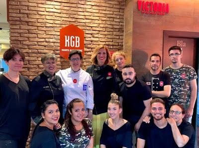 ECHAR LA VISTA ATRÁS PARA MIRAR AL FUTURO (MI COCINA CARMEN ROSA)