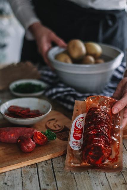 Patatas Hasselback con chorizo