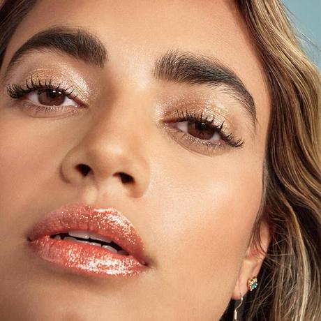 Este es el arsenal de maquillaje que necesitas para darle a tu piel todo el 'glow' que está pidiendo por Navidad