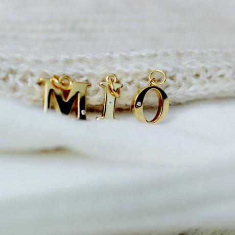 Collar con letra o inicial en plata chapada en oro