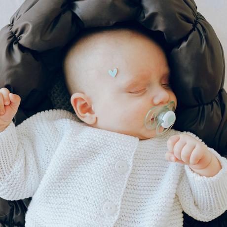 ¿Qué es la plagiocefalia en los bebés y cómo se puede prevenir?