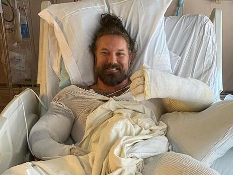 Tim Lambesis, líder de As I Lay Dying, hospitalizado tras quemarse el 25% del cuerpo