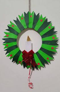 Corona navideña de cartón o cartulina