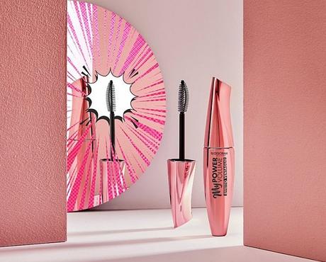 Luce como una Diva estas Navidades con las Novedades de Maquillaje de Deborah Milano my-power-volume-mascara-espejo