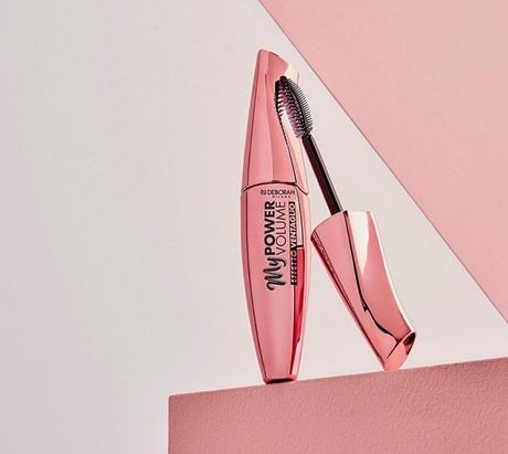 Luce como una Diva estas Navidades con las Novedades de Maquillaje de Deborah Milano my-power-volume-mascara-abierto