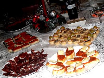 Aperitivo de tostadas de sobrasada y queso brie