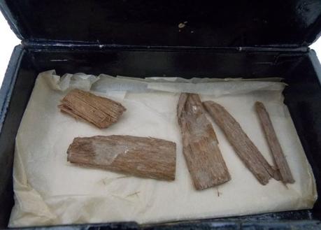 Redescubren artefacto egipcio en Escocia dentro de una caja de cigarros